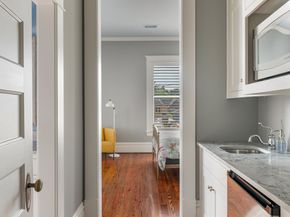 215 Bayland Avenue, Houston TX 77009
