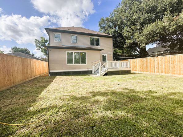 1001 E 27th Street, Houston TX 77009