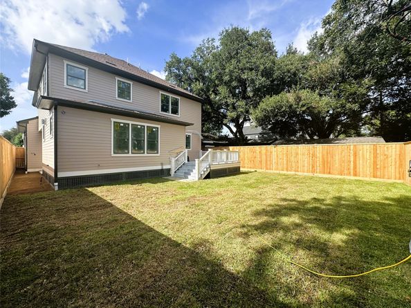 1001 E 27th Street, Houston TX 77009