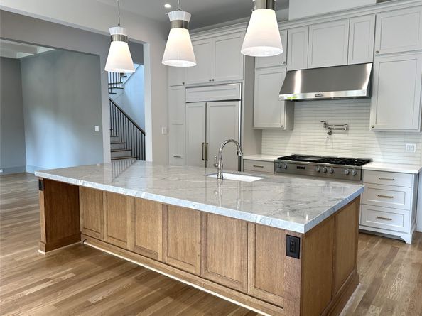 1001 E 27th Street, Houston TX 77009