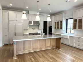 1001 E 27th Street, Houston TX 77009