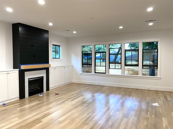 1001 E 27th Street, Houston TX 77009