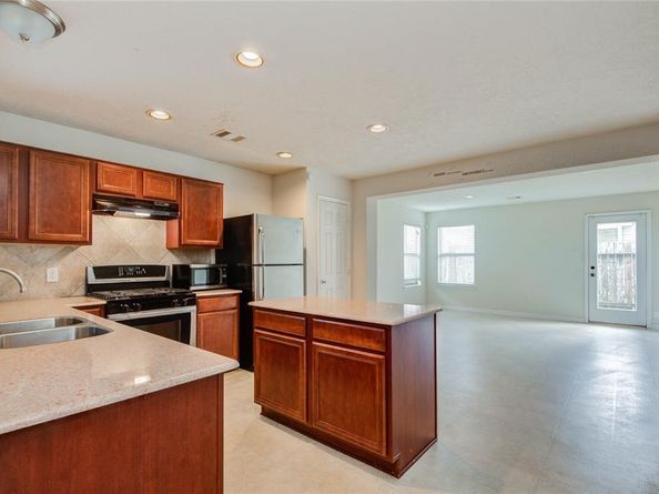 2666 Skyview Knoll Court, Houston TX 77047