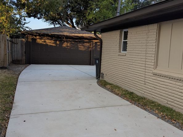 6214 Yarwell Drive, Houston TX 77096