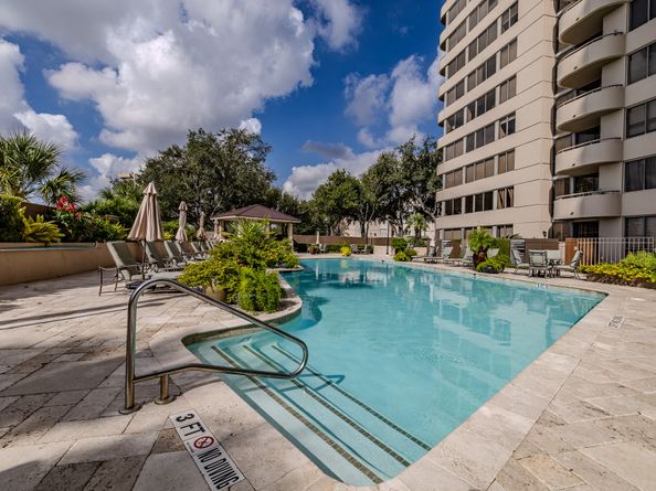 3525 Sage Road 414, Houston TX 77056