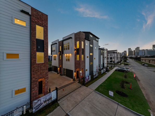 3030 Lamar Street, Houston TX 77003