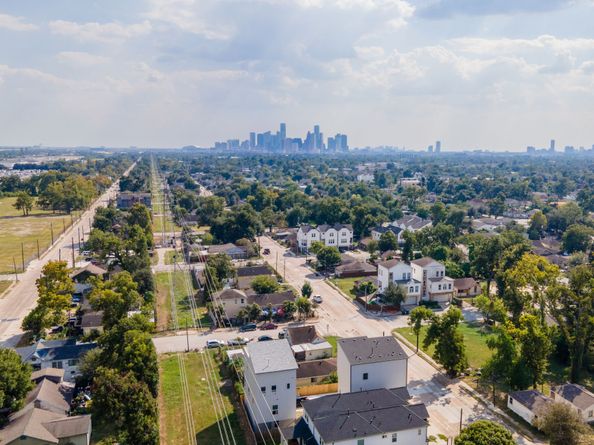 5512 Hardy Street, Houston TX 77009