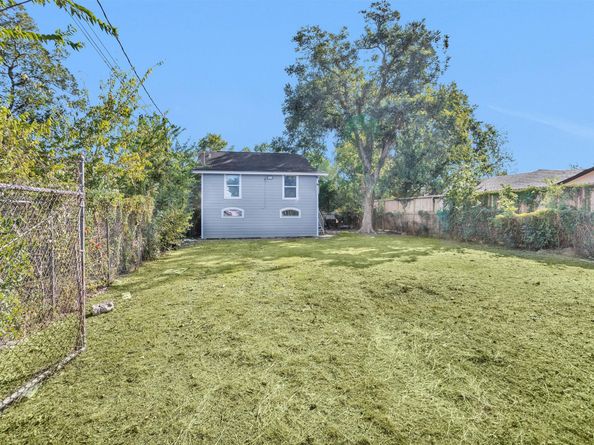 1224 Neyland Street, Houston TX 77022