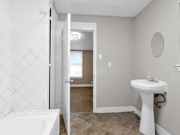 1224 Neyland Street, Houston TX 77022