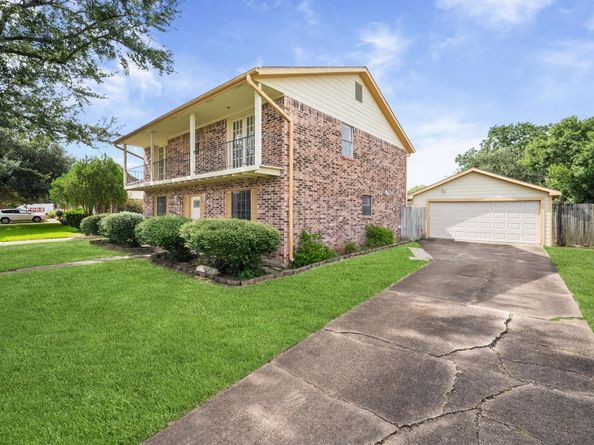 12235 Alston Drive, Meadows Place TX 77477