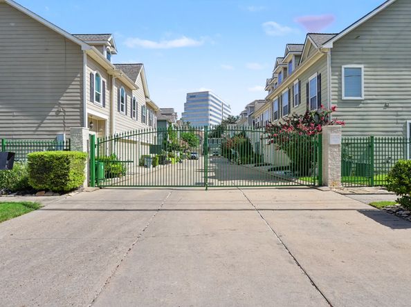 2630 Shady Acres Court, Houston TX 77008