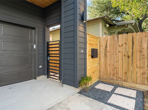 409 Walton Street B, Houston TX 77009