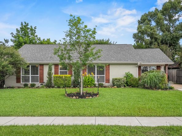 2206 Willowby Drive, Houston TX 77008