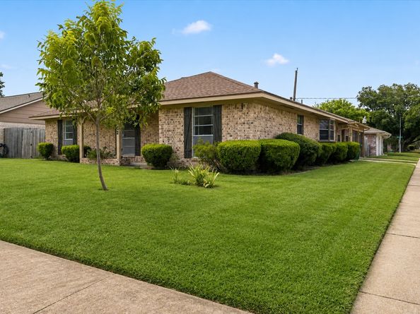 6002 Weeping Willow Road, Houston TX 77092