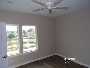 3232 Creekmont Dr, Houston TX 77091