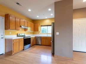 33004 Calle la Mirada Common, Union City CA 94587