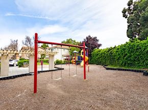 33004 Calle la Mirada Common, Union City CA 94587