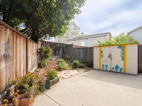 33004 Calle la Mirada Common, Union City CA 94587