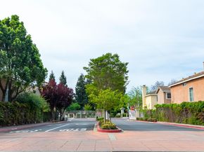 33004 Calle la Mirada Common, Union City CA 94587