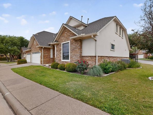 13933 Ashton Woods CIR 71, Austin TX 78727