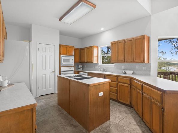 18952 Peckham DR, Point Venture TX 78645