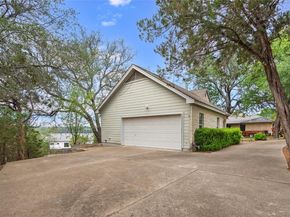 18952 Peckham DR, Point Venture TX 78645