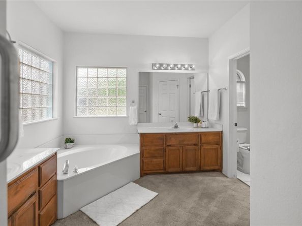 18952 Peckham DR, Point Venture TX 78645