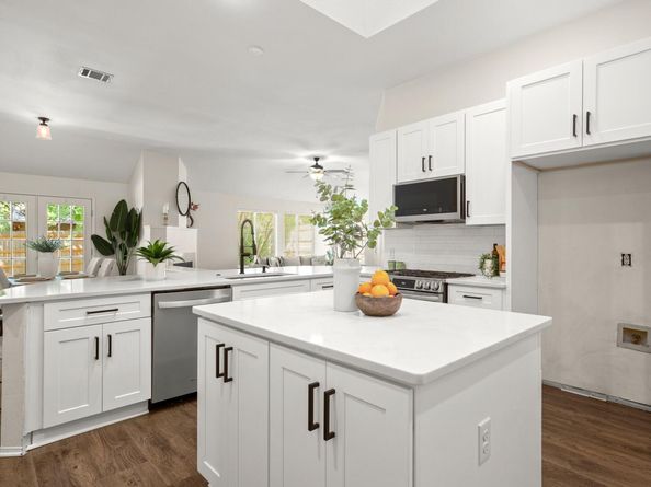 10807 Pinkney LN, Austin TX 78739