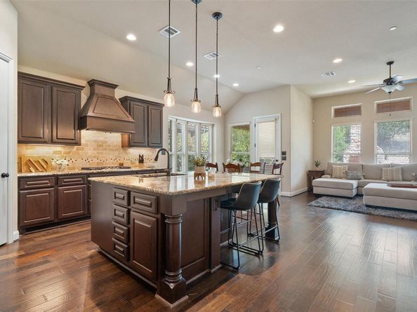 209 Maxwell WAY, Austin TX 78738
