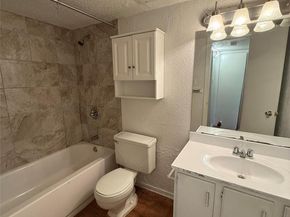 2704 Salado ST 106, Austin TX 78705