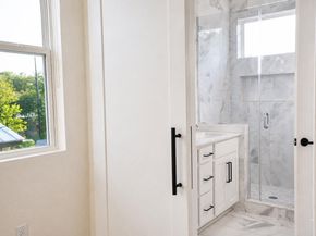 1123 Omega Ave 1, Austin TX 78721