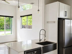1123 Omega Ave 1, Austin TX 78721