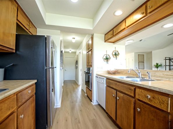 302 Seawind ST, Lakeway TX 78734