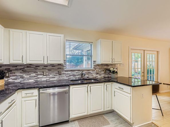 312 Brentwood DR, Leander TX 78641