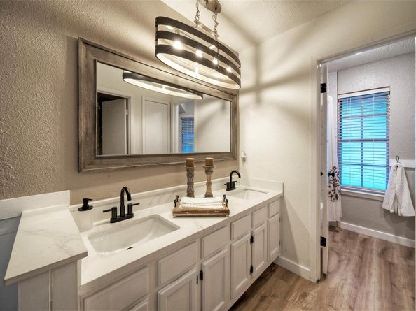 615 Twin Oak TRL, Cedar Park TX 78613
