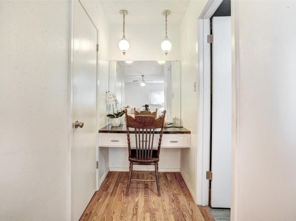 7210 Meadowood DR, Austin TX 78723