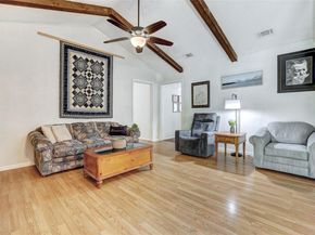 7210 Meadowood DR, Austin TX 78723