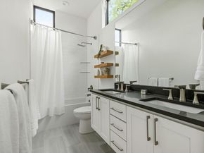 1407 Parkinson DR 1, Austin TX 78704