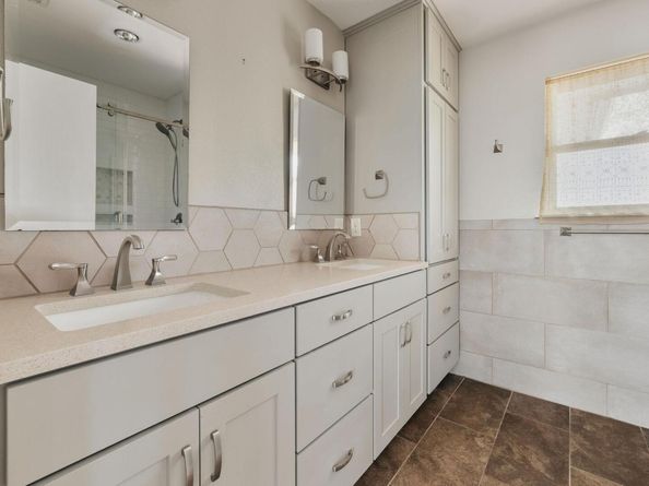 7601 Parkview CIR, Austin TX 78731