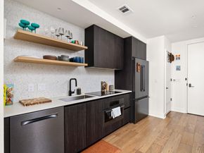 48 East Ave 2002, Austin TX 78701