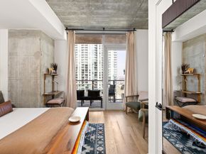 48 East Ave 2002, Austin TX 78701