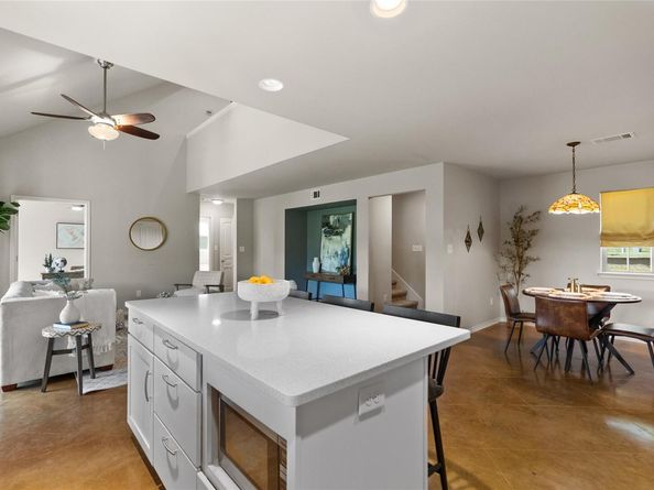 437 Venture BLVD S, Point Venture TX 78645
