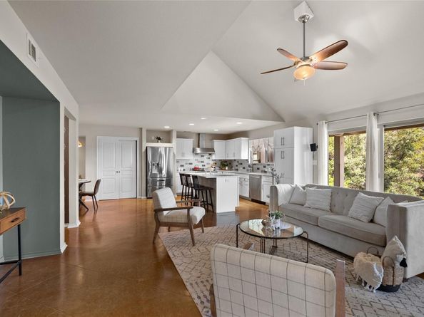 437 Venture BLVD S, Point Venture TX 78645