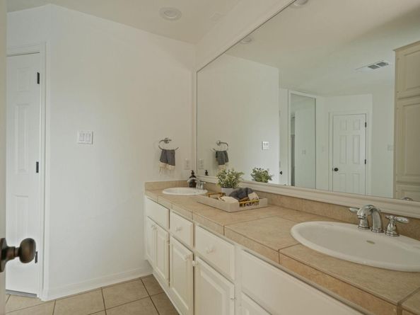 6010 Long Champ CTR 113, Austin TX 78746