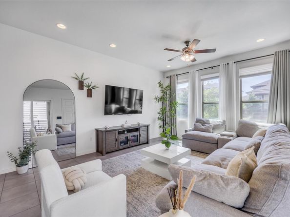 1612 Arcilla ST, Austin TX 78741