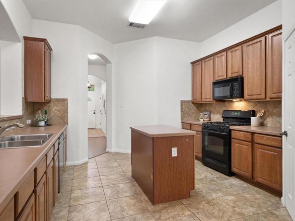 802 Meadow Bluff CT, Round Rock TX 78665