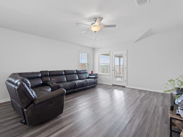 601 S Loriner WAY, Liberty Hill TX 78642