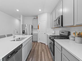 601 S Loriner WAY, Liberty Hill TX 78642