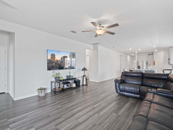 601 S Loriner WAY, Liberty Hill TX 78642