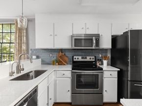 7122 Wood Hollow DR 13, Austin TX 78731